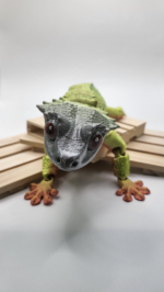 Large Articulated Crested Gecko - Image 3